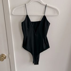 Low slit black body suit